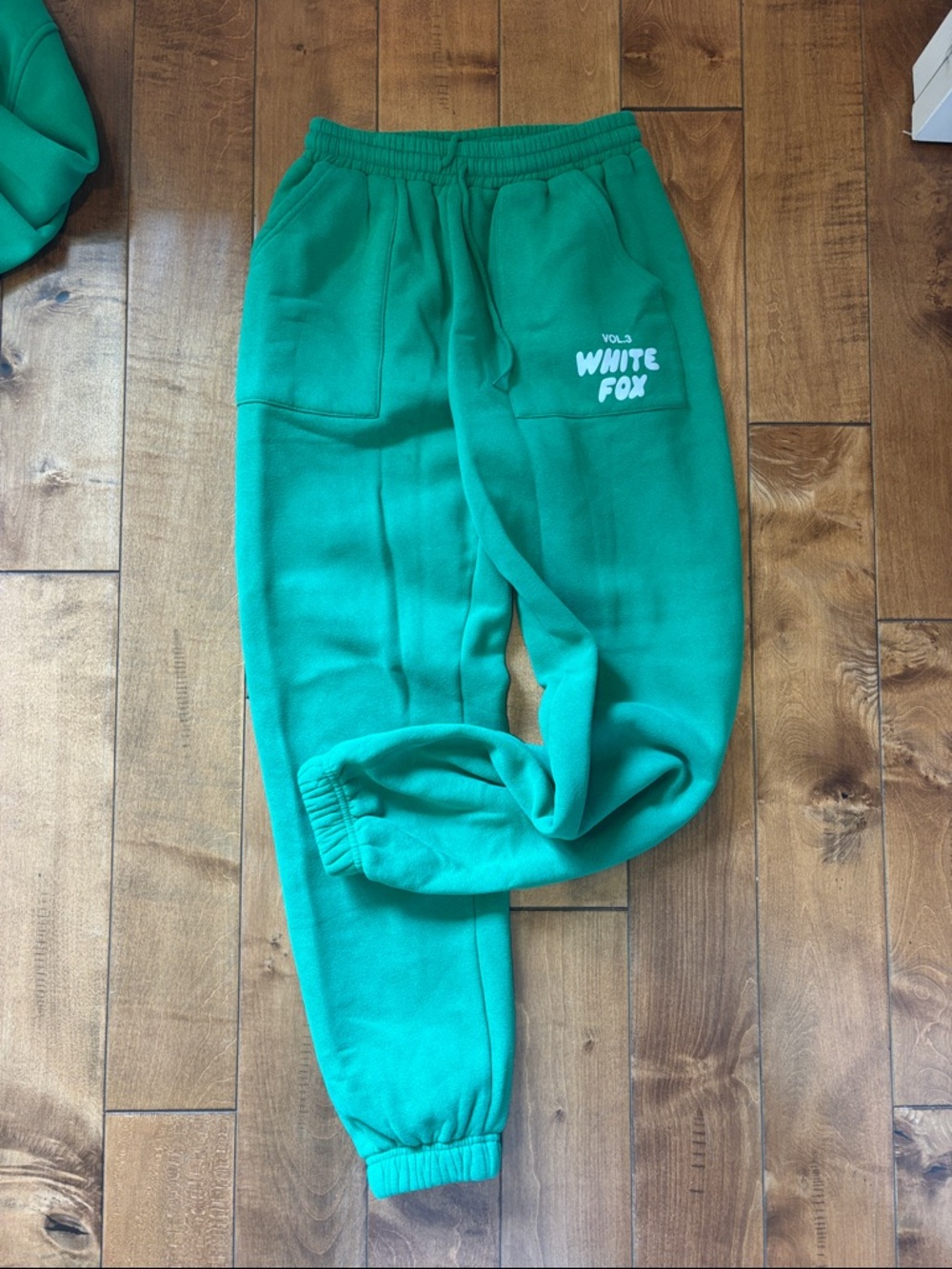 White Fox Off Stage Vol. 3 Sweatpants — Amazon S
